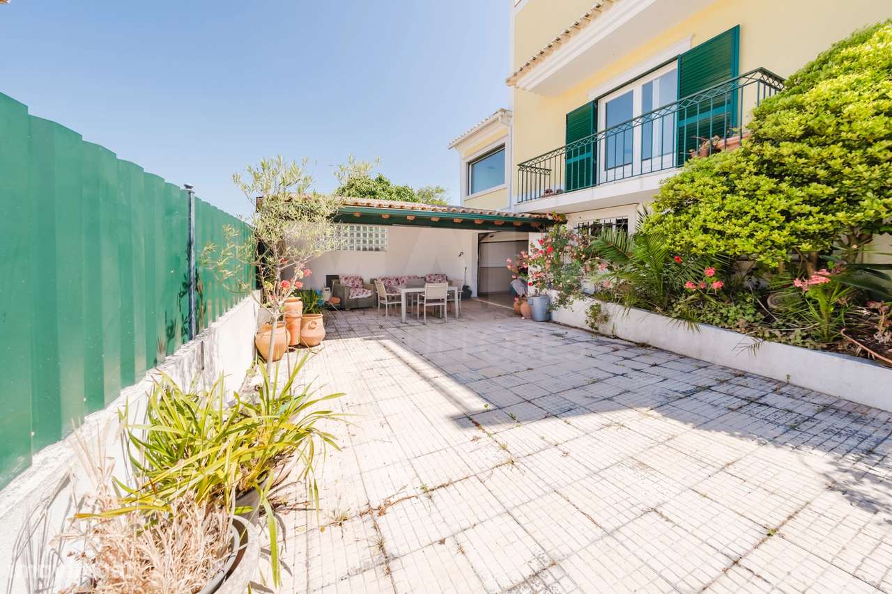 Moradia com 3 quartos em suíte, e terraço com vista desafogada. - Grande imagem: 2/36