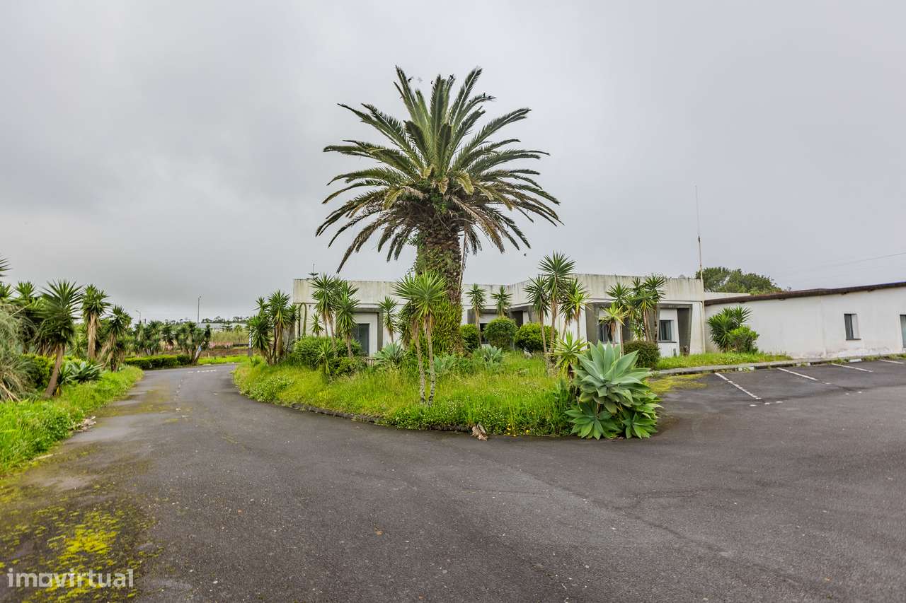 Edifício Comercial - Estrada  Regional da Ribeira Grande - Grande imagem: 5/24