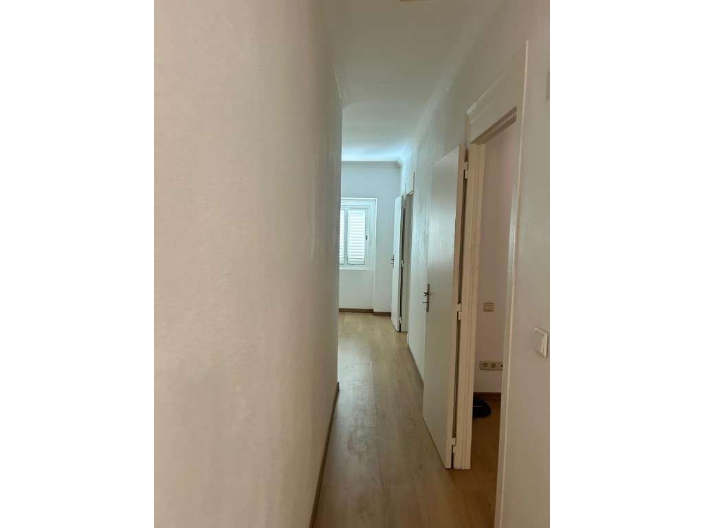 Moradia Remodelada com 4 Assoalhadas, Cacém, Sintra, Lisboa-28