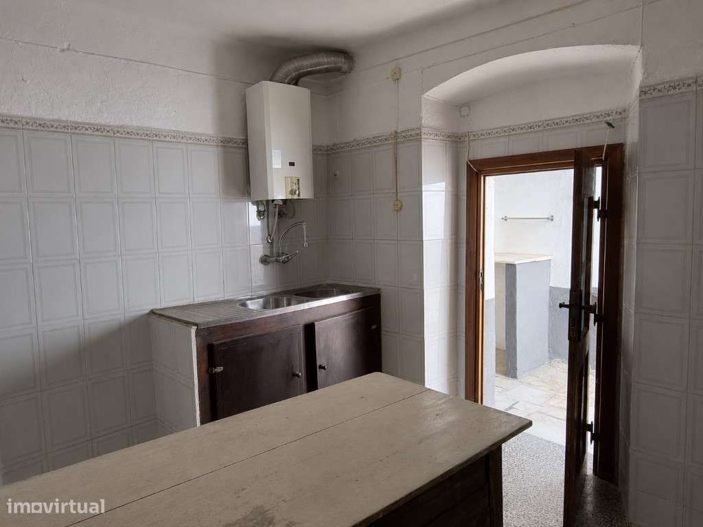 Moradia T1+1 com quintal na Vila de Redondo (Évora)-10