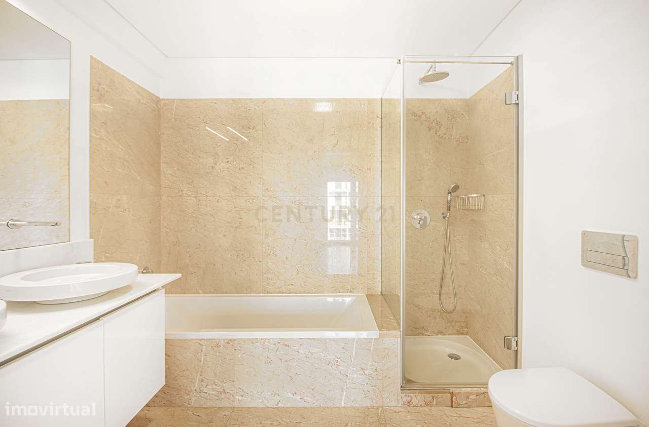 Apartamento T4 +1 com 272 m2 Vista Panorâmica em Lisboa e 3 Lugares de-19