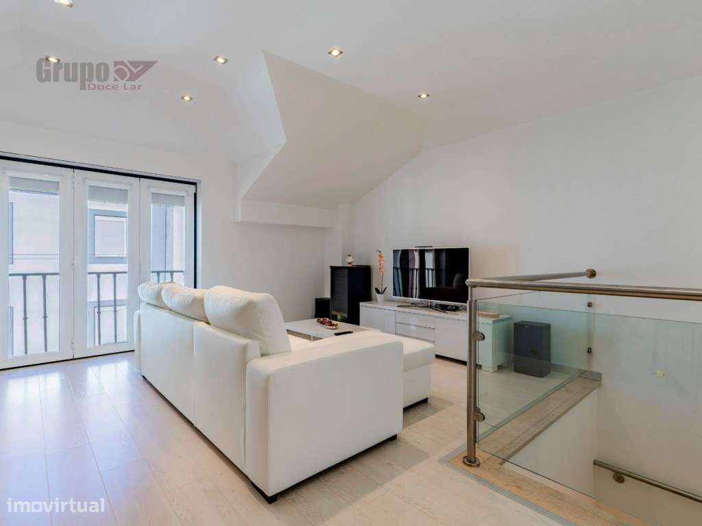 T2 Duplex Exclusivo a 150m da Praia com Vista Mar e Castelo- Sesimbra-20