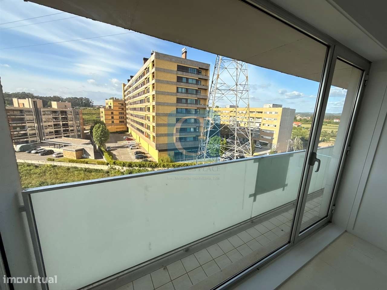 Apartamento T2 com lugar de garagem e arrumos em Vermoim na Maia-13