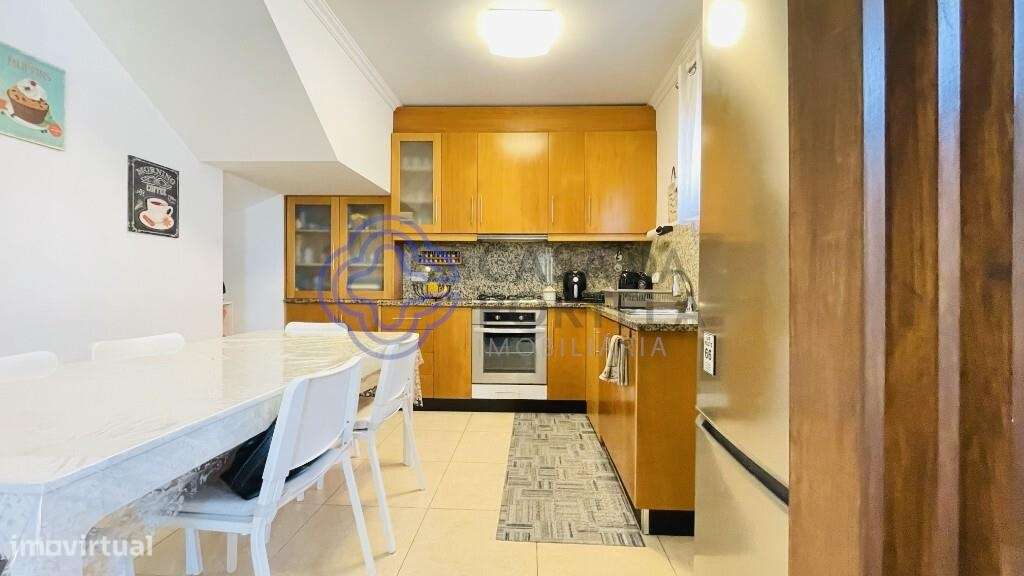 Moradia com Terraço, Churrasqueira e Vista Desafogada – Perto da Praia - Grande imagem: 2/21