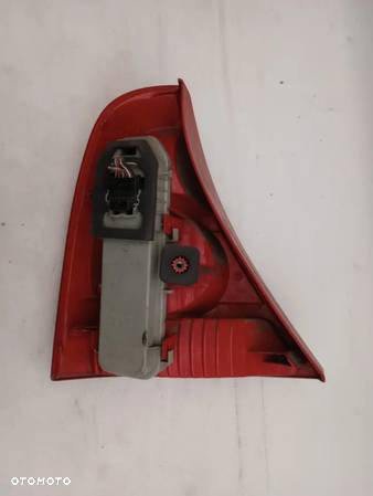 Lampa Tylna Prawy Tył P.T Renault Clio II 8200071414 - 2