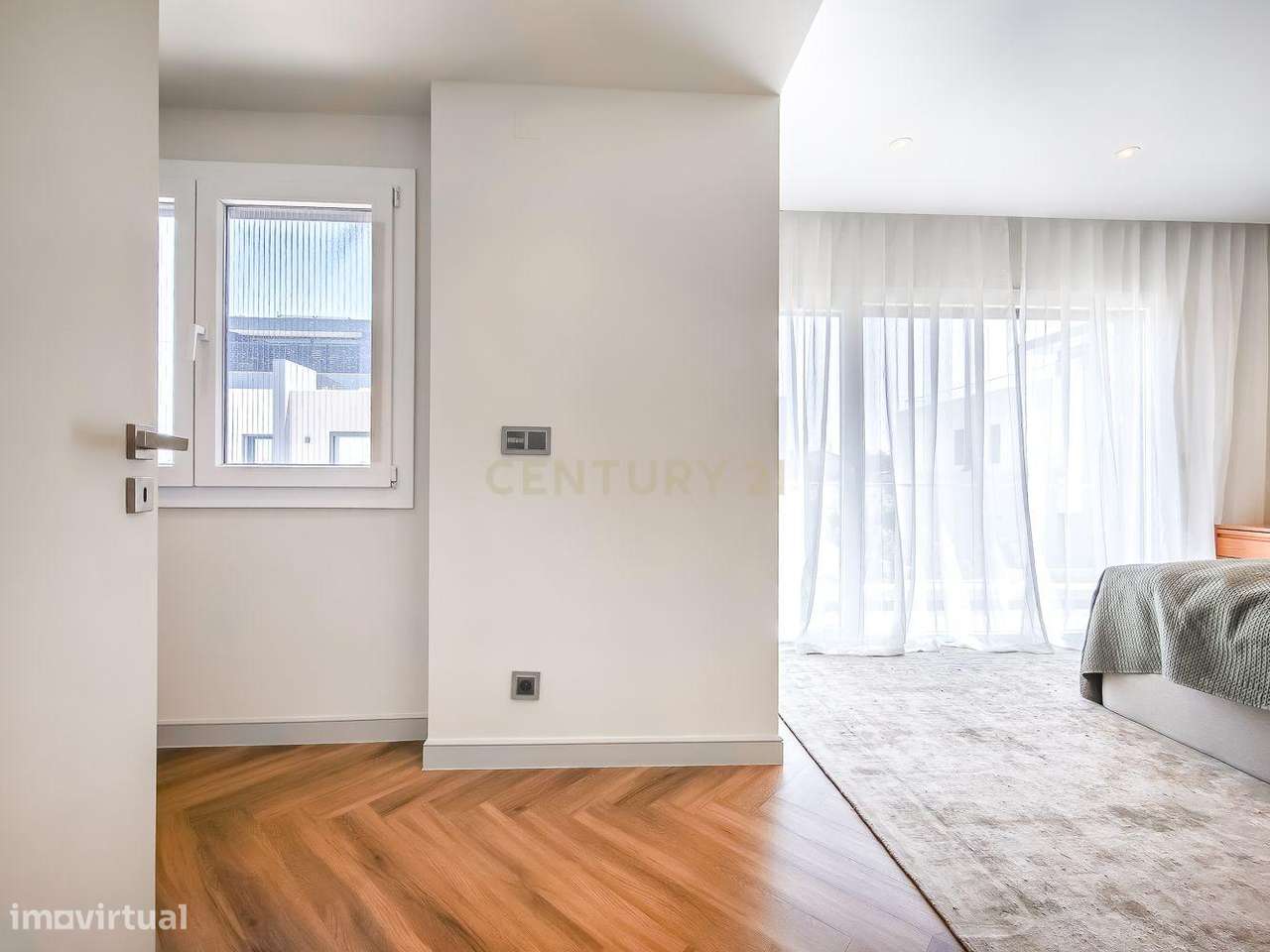 Moradia T4 em Condomínio Privado | Piscina | 6WC | Jardim | Terraço |-44