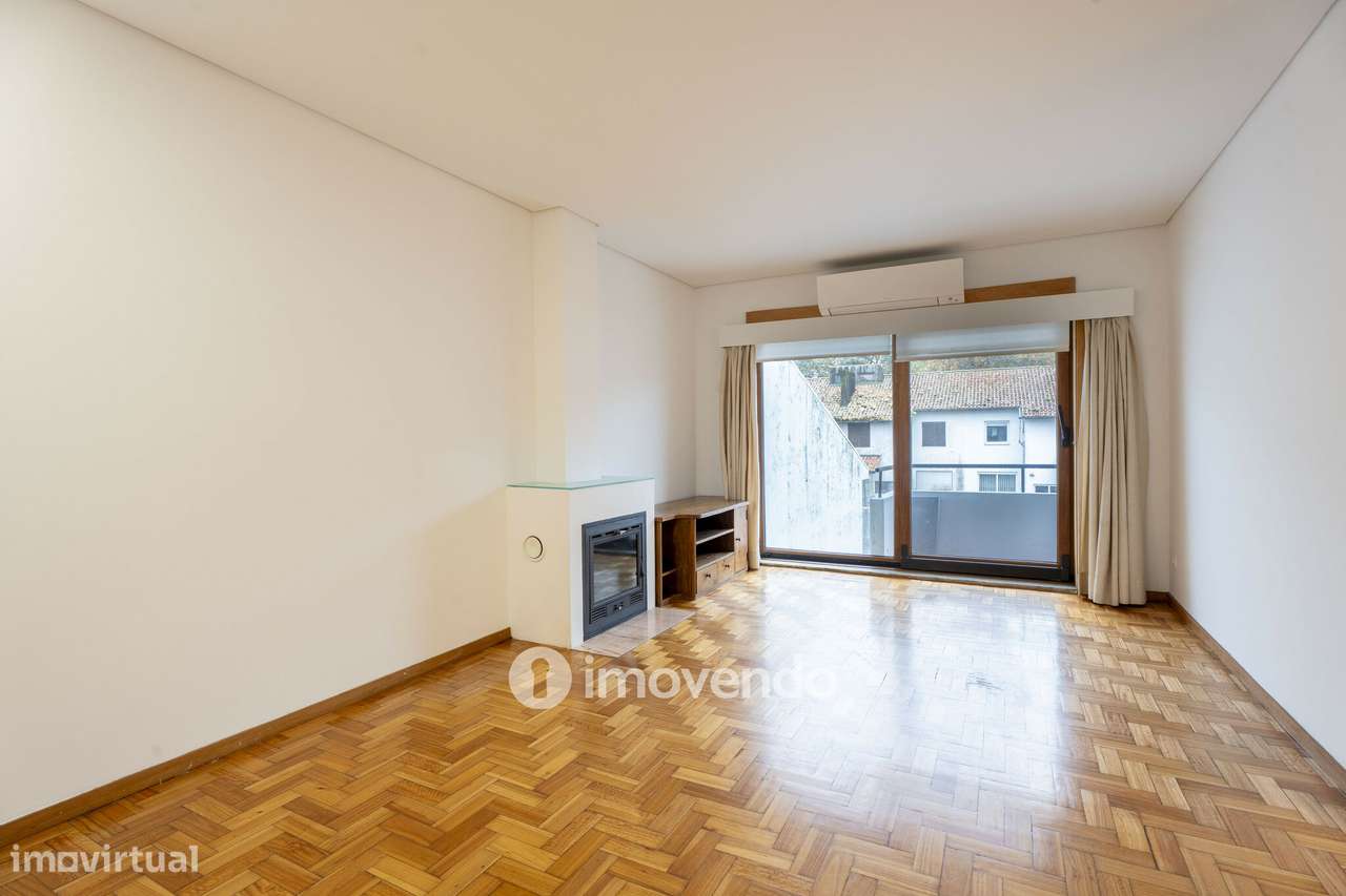 Apartamento T2 pronto a habitar, com garagem, na Senhora da Hora - Grande imagem: 3/32