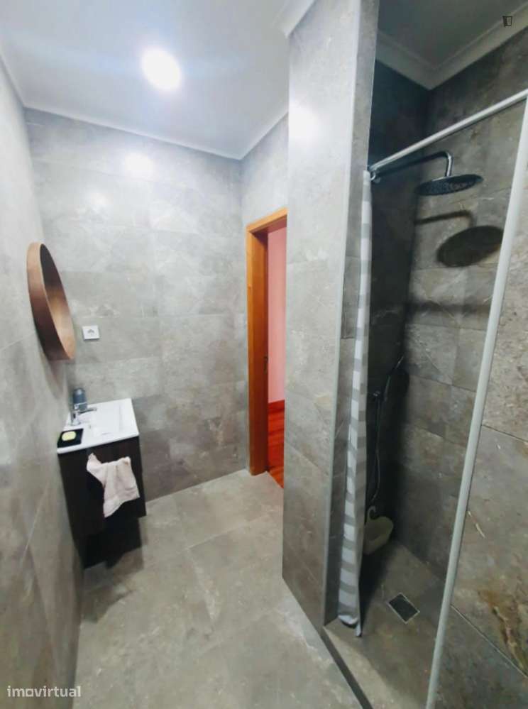 Quarto - localizado em Alameda Lisbon - Grande imagem: 4/13