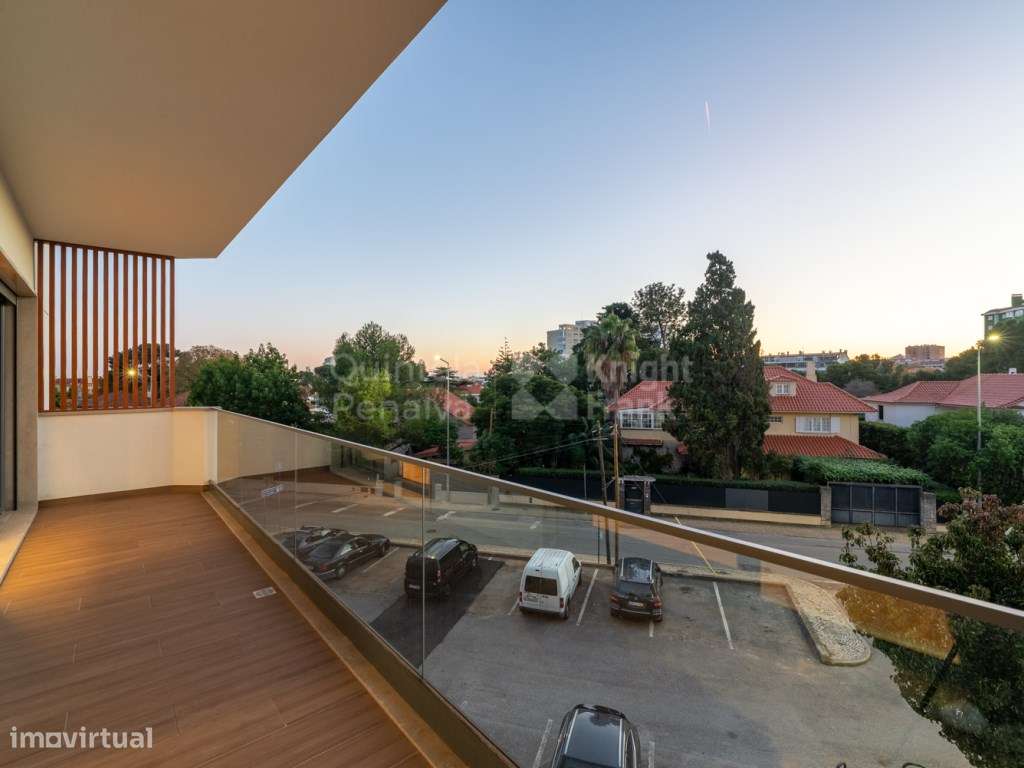 Apartamento T3 com garagem junto ao centro de Cascais-25
