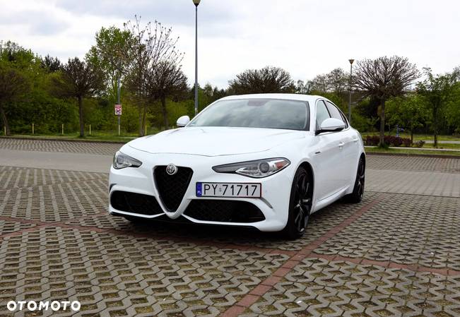 Alfa Romeo Giulia 2.0 Turbo 16V AT8-Q4 Veloce - 5