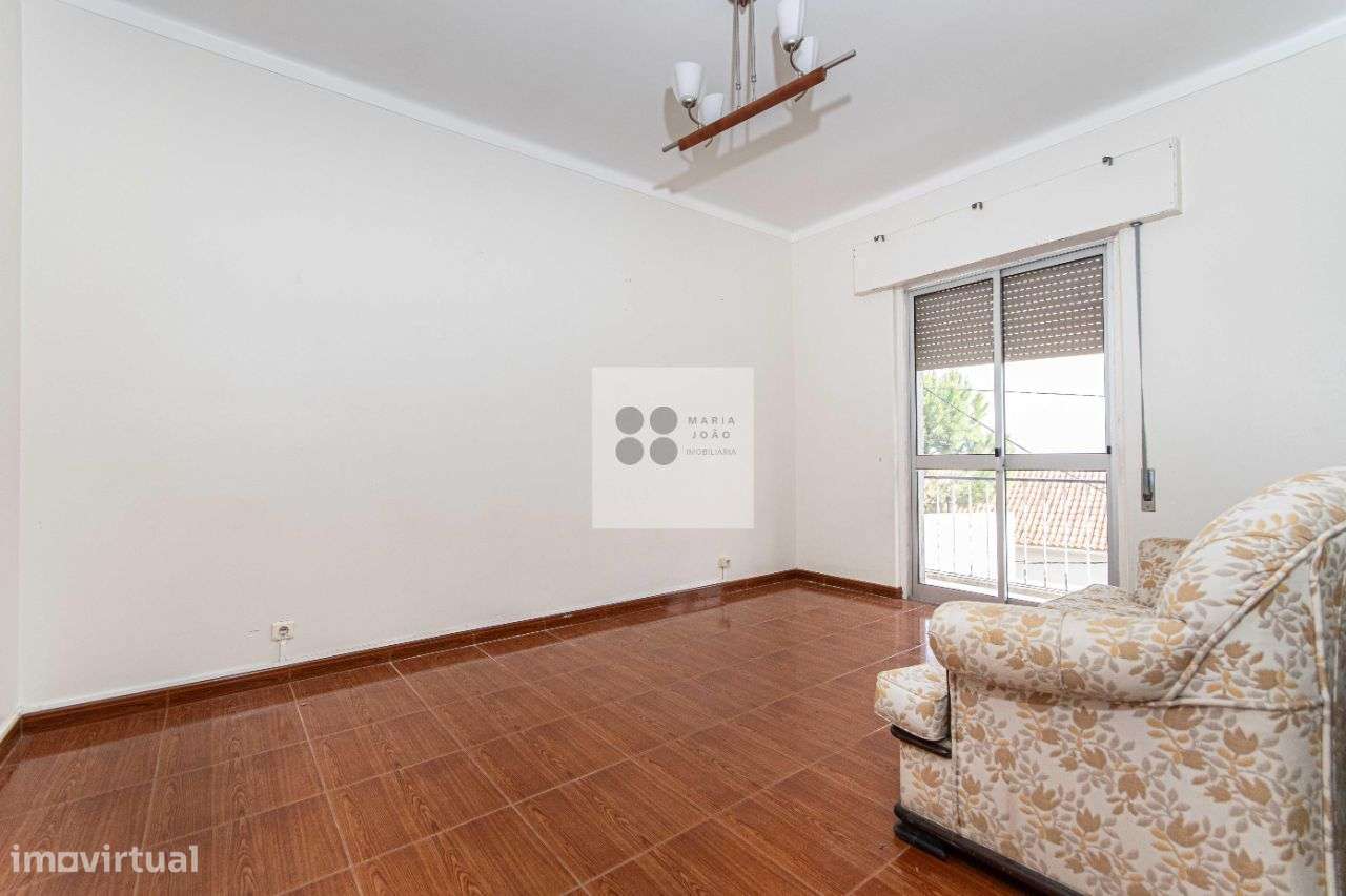 Moradia Bifamiliar, Quintal, Garagem, Local Sossegado.-9