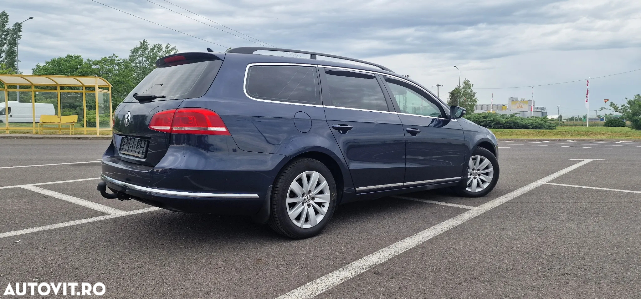 Volkswagen Passat Variant 2.0 TDI Blue TDI Highline - 14