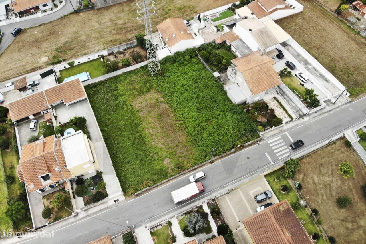 Terreno para Construção | 808 m2 | 400 m2 de Construção-0