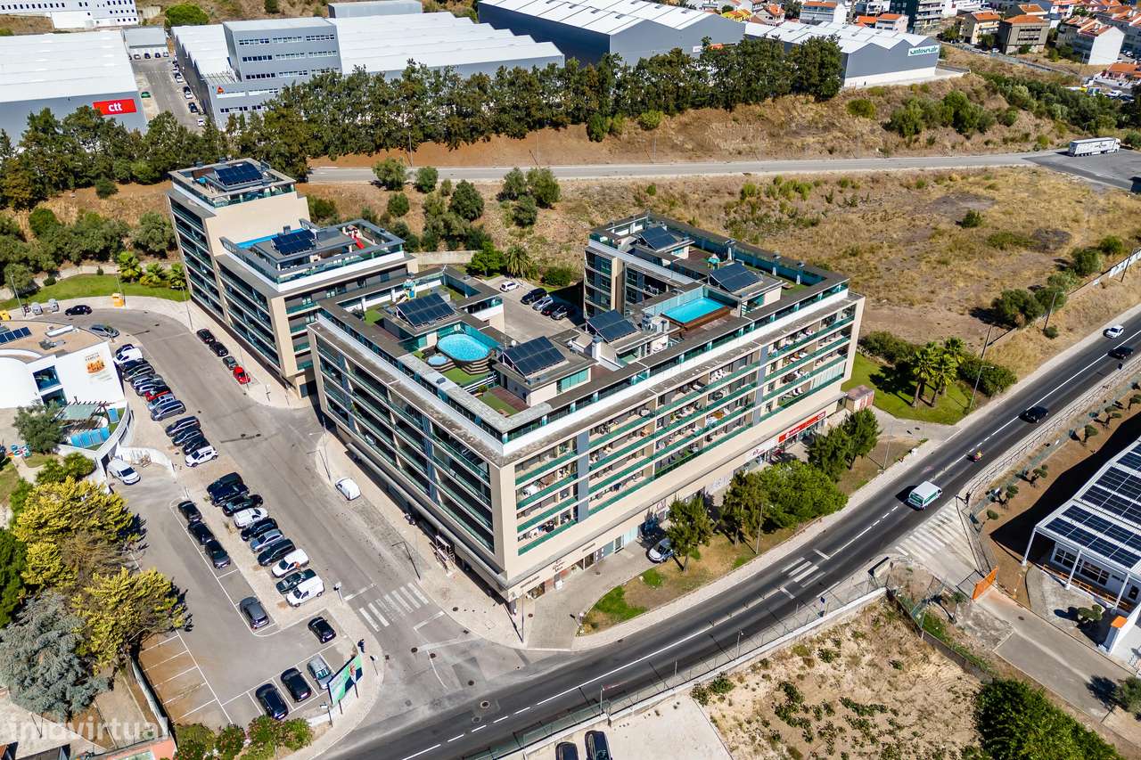 T2 | Condomínio Qta. Comendadeiras | Piscina | Varandas | Parqueamento-31