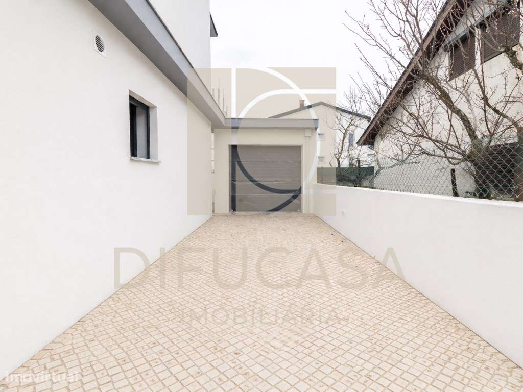 Moradia Isolada T4 c/ Piscina e Garagem-6