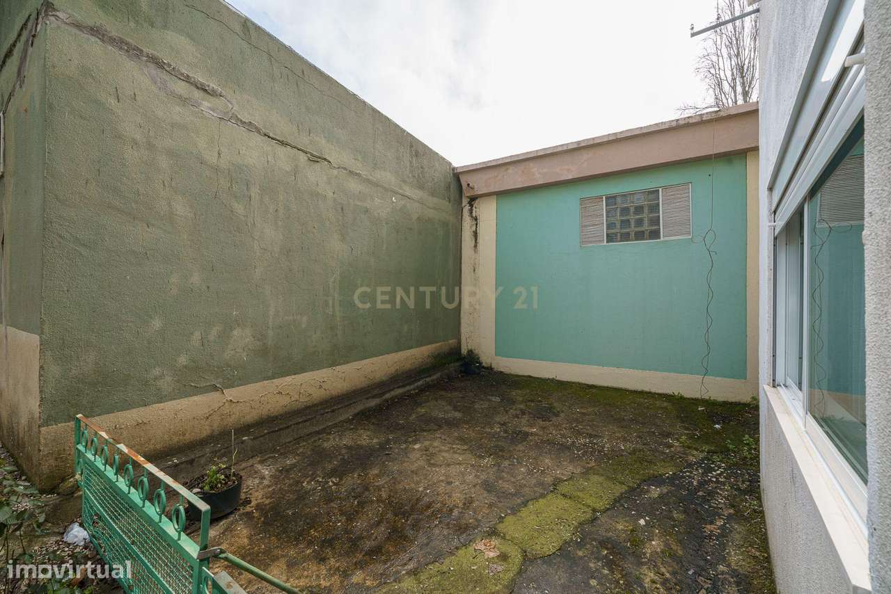 Excelente Oportunidade! T2 com Logradouro | 61m² | Rés-do-Chão | Total-18