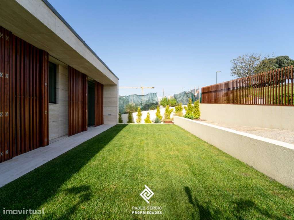 Moradia de Luxo T4 na Quinta Marques Gomes-25