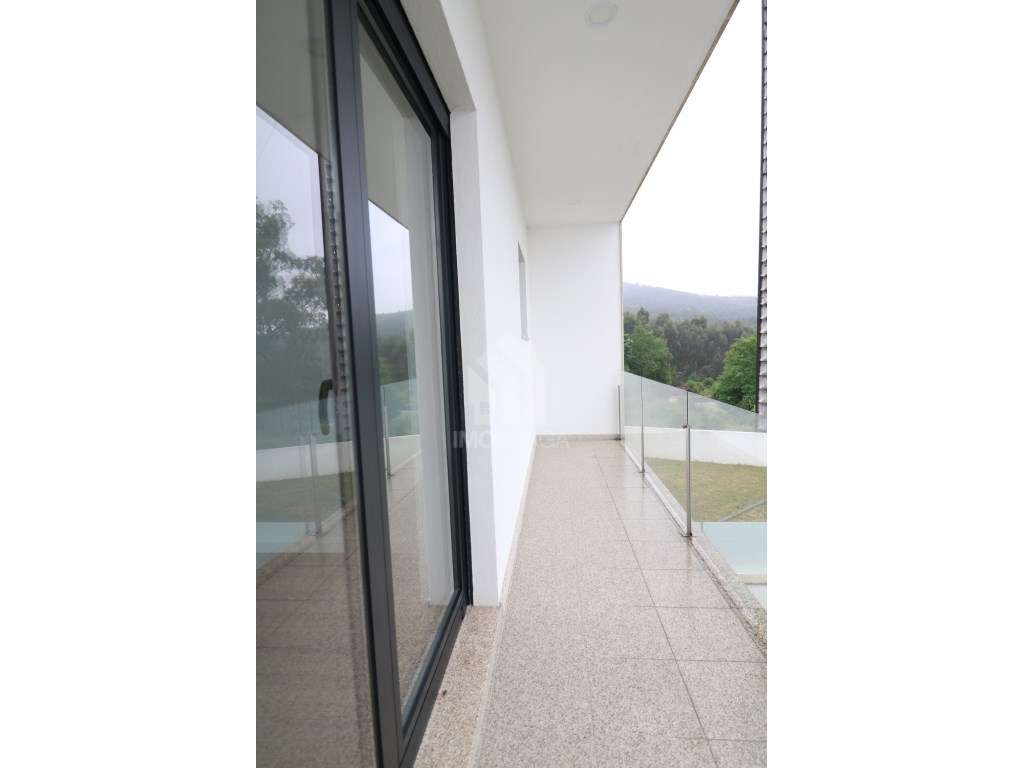 Venda Moradia Geminada T3, em Esporões, Braga-18