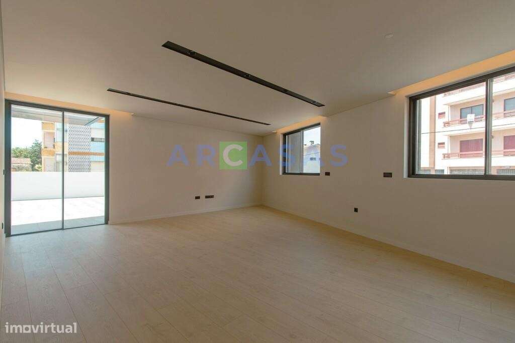 Apartamento T2 com terraço e lugar de garagem em São Cosme, Gondomar-7