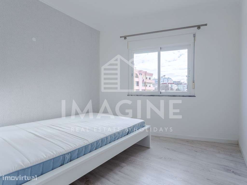 Apartamento T1 com excelentes áreas e parqueamento exterior privado...-9