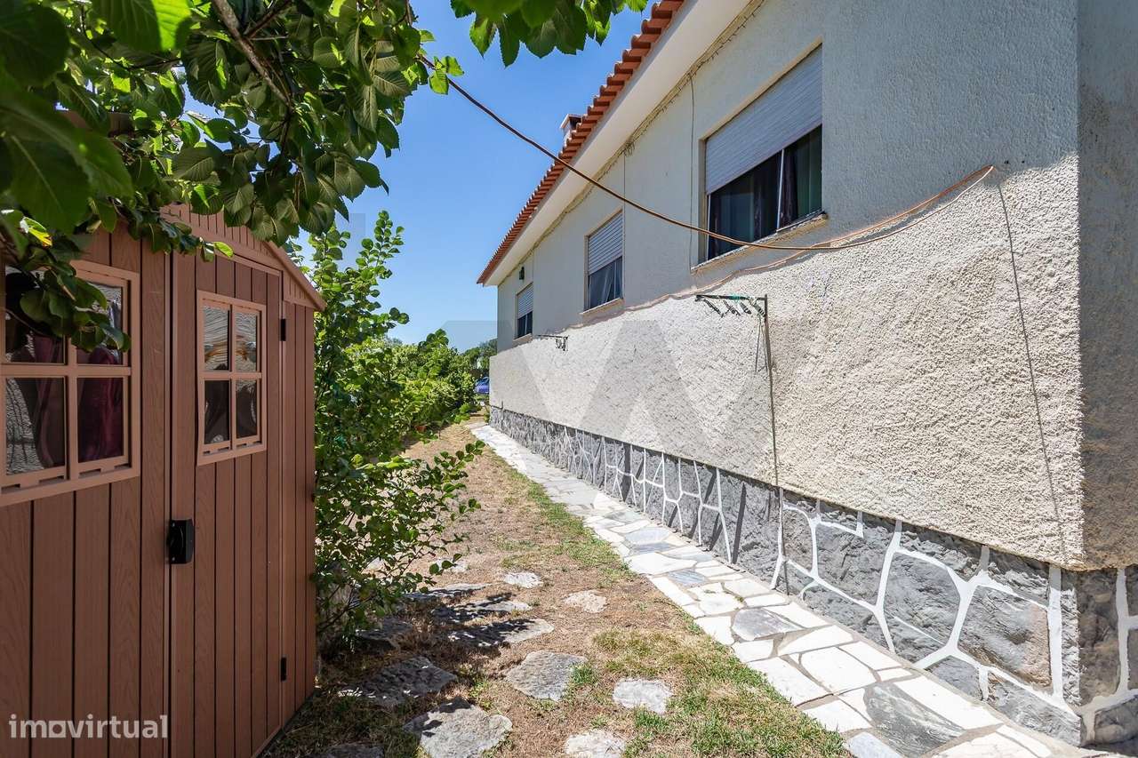 Charmosa Moradia T3 Térrea num lote de 938m2 para Remodelar na Aldeia-7
