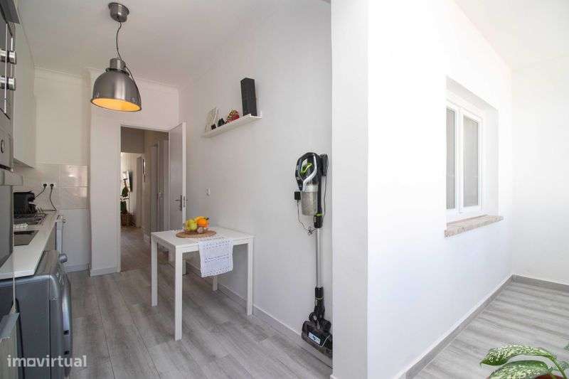 T3 Remodelado no Centro do Laranjeiro | A 2 minutos do Metro - Grande imagem: 4/12