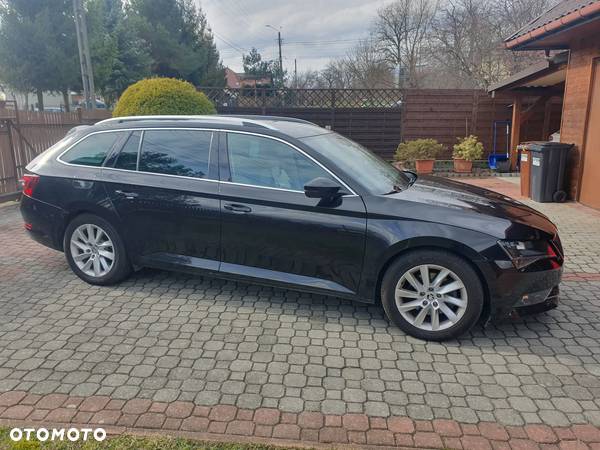 Skoda Superb 2.0 TDI DSG Premium Edition - 5