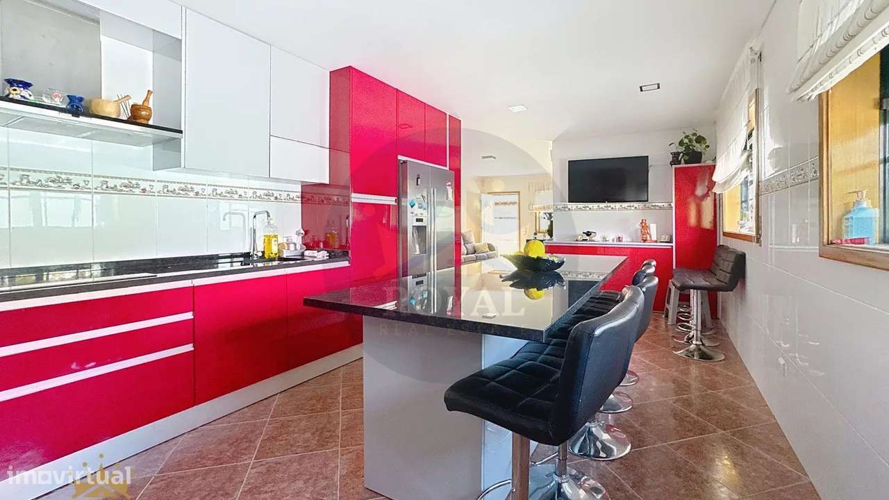 Moradia Isolada T4 em Arrifana –-10