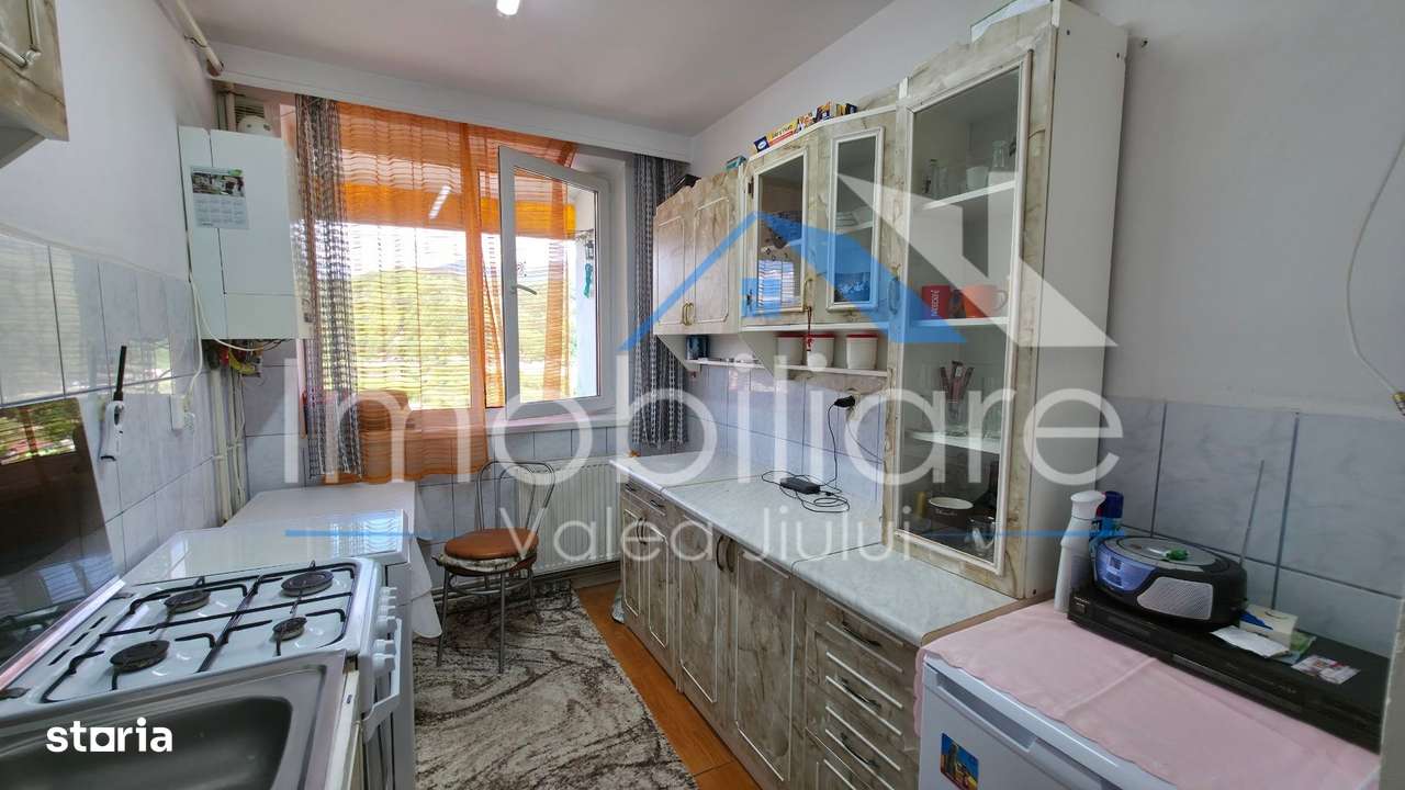 Apartament cu 2 camere decomandate – Lupeni, Strada Parângului - Imagine principală: 2/11