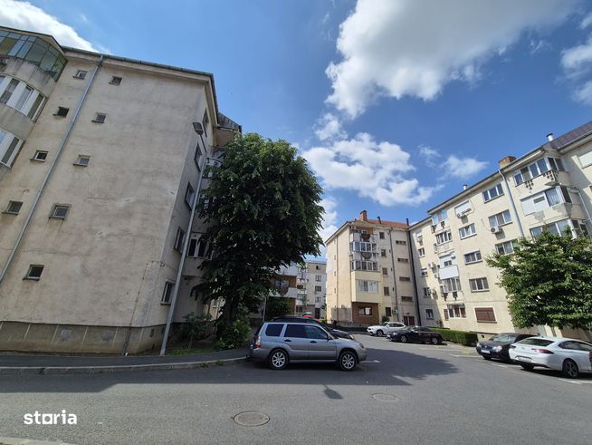 Apartament spațios de 2 camere, decomandat zona Alfa Arad – comision 0-8