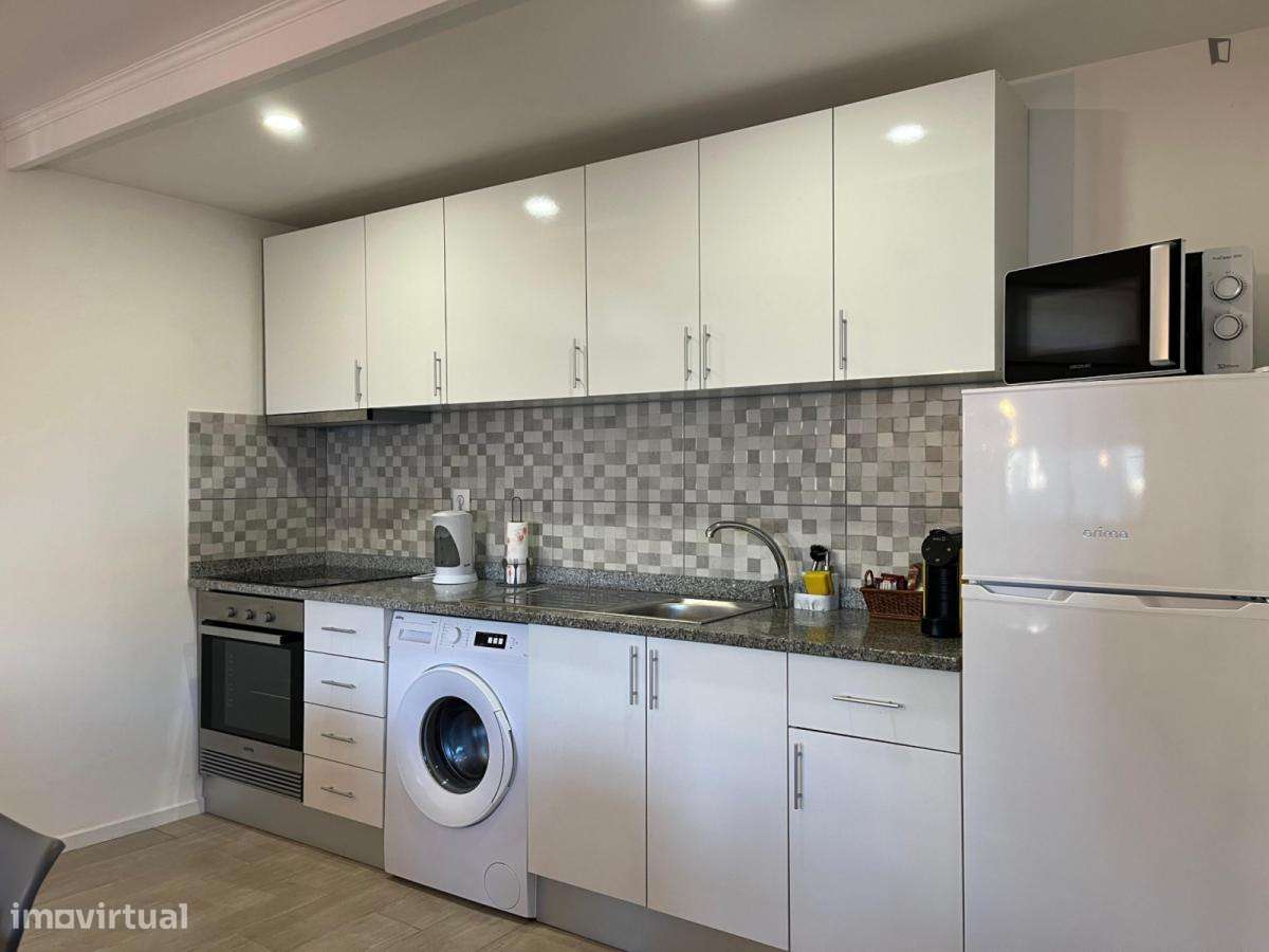 Quarto - localizado em Custóias Porto - Grande imagem: 5/17