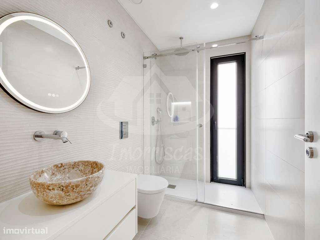 Moradia T4 com piscina e vista panorâmica em São João da Talha-29