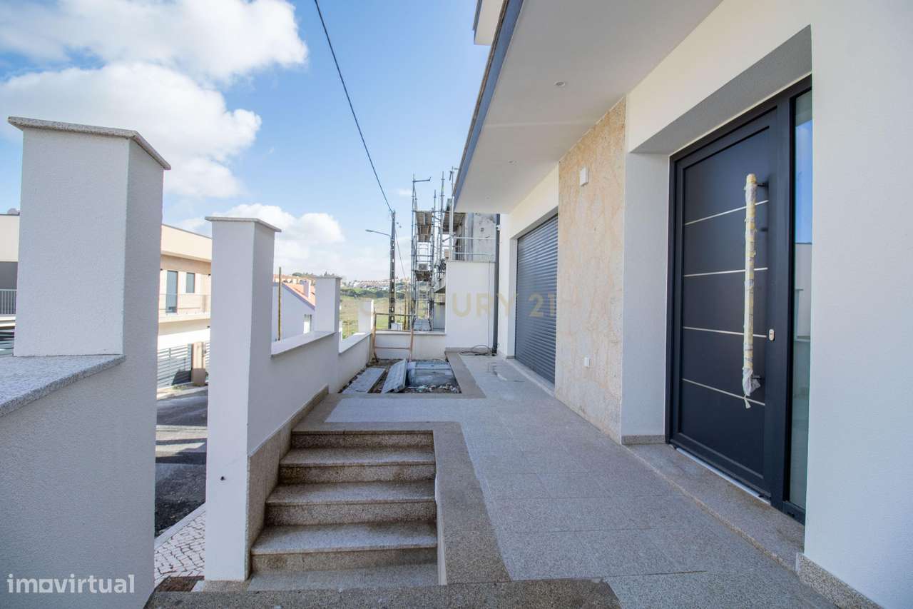 Moradia T3 Nova - Gaveto nas Villas do Olival – Arquitetura Moderna a - Grande imagem: 3/16