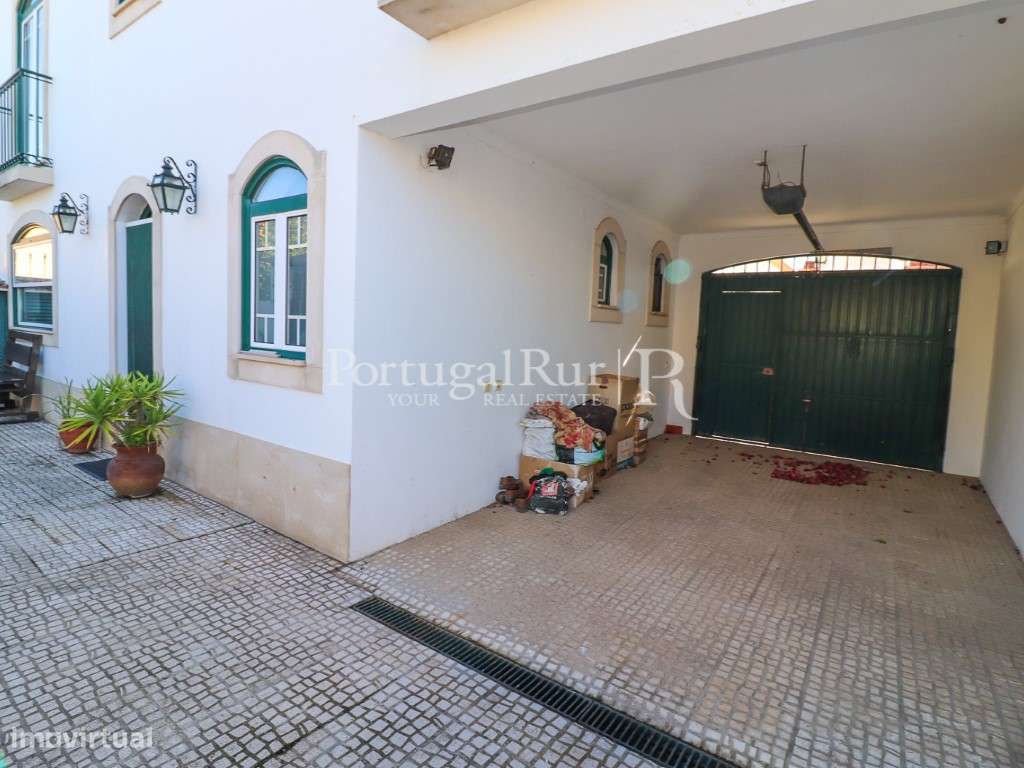 Elegante Moradia T4 com Jardim e Anexos em Alpiarça-14