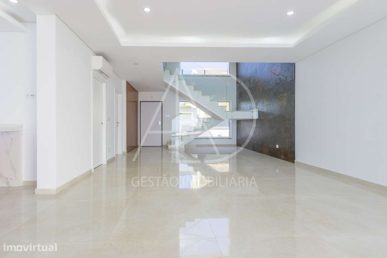 Moradia Isolada T4 em Fase Final de Costrução - Grande imagem: 4/25