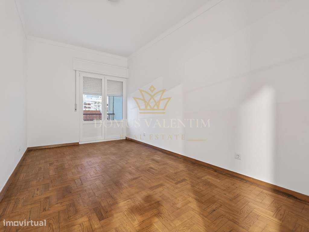 Apartamento T3 Parcialmente Remodelado - Setúbal-4