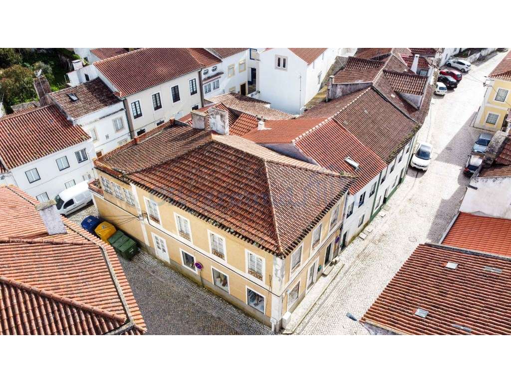 Prédio para renovar junto à praia de São Martinho do Porto - Grande imagem: 4/31