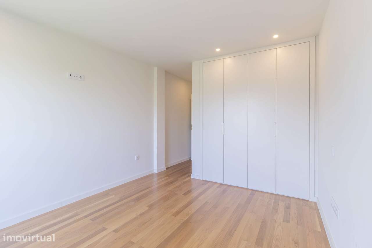 Apartamento T3, excelentes áreas 240m2 + garagem 31m2 + arrumos 4m2-41