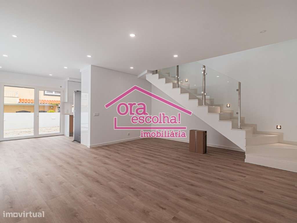 Moradia nova GEMINADA T3 com 2 Suítes e Pérgola em Fernão Ferro! - Grande imagem: 4/19
