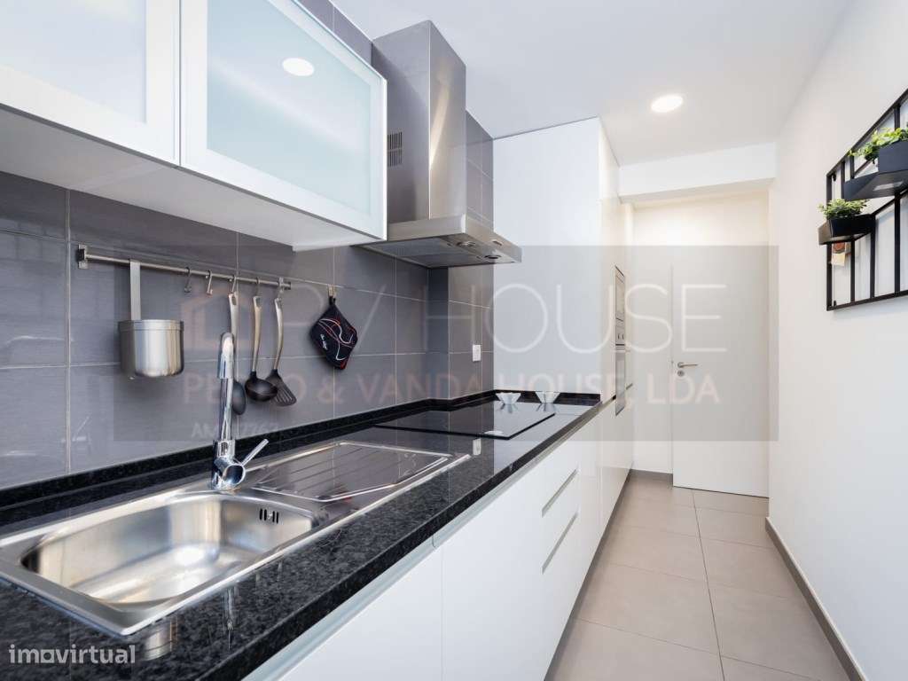 Apartamento T2 Benfica Rua Drº João de Barros nº25 r/c dt-20