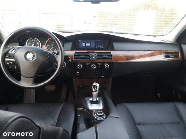 BMW Seria 5 525d xDrive Touring Edition Exclusive - 15