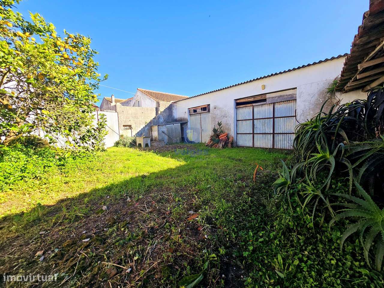 Moradia com Terreno, Anexos e Garagem no Centro da Amoreira/Óbidos - Grande imagem: 4/60