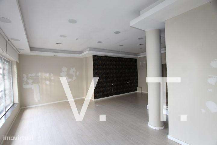 Loja junto á Prçª Velasques- R. Nova de S. Crispim - Grande imagem: 4/12