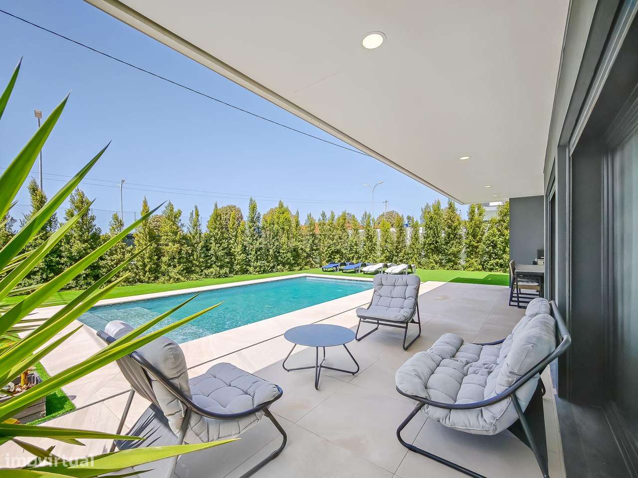 Moradia T4 Isolada | Piscina | Garagem Box | Painéis Solares | 2025 |-51