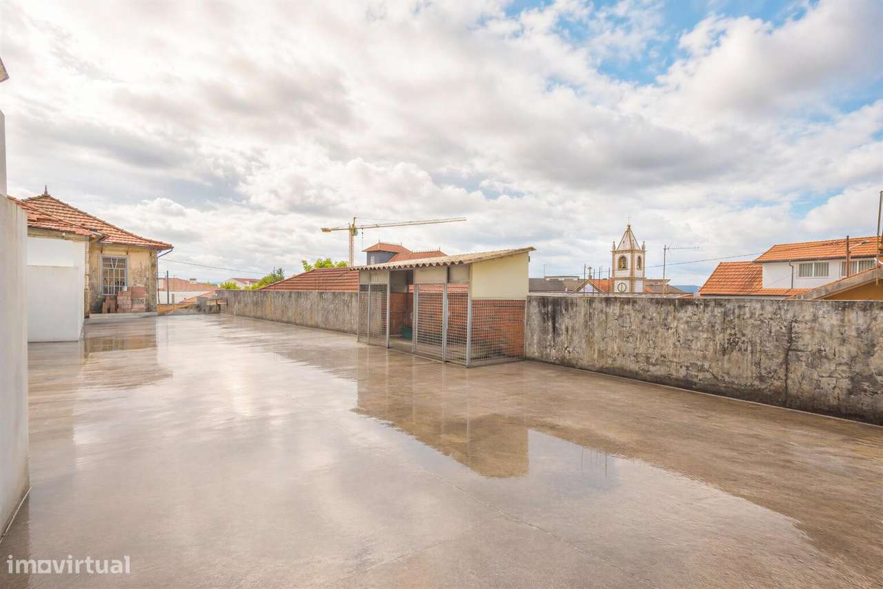 Moradia T2 renovada com Terraço, Jardim e Armazém - Centro de Baltar-21