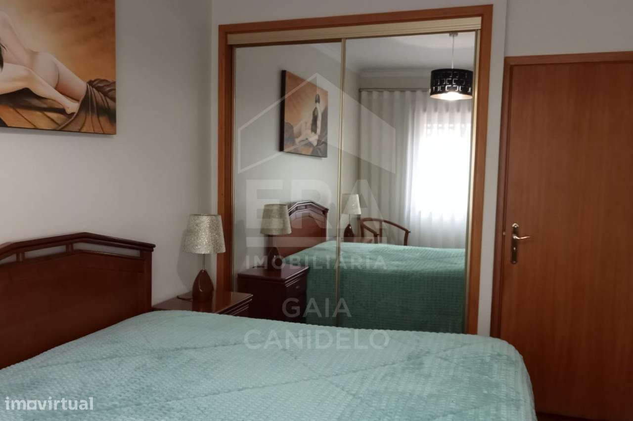 T2 com Varanda e lugar de garagem no Candal!-10