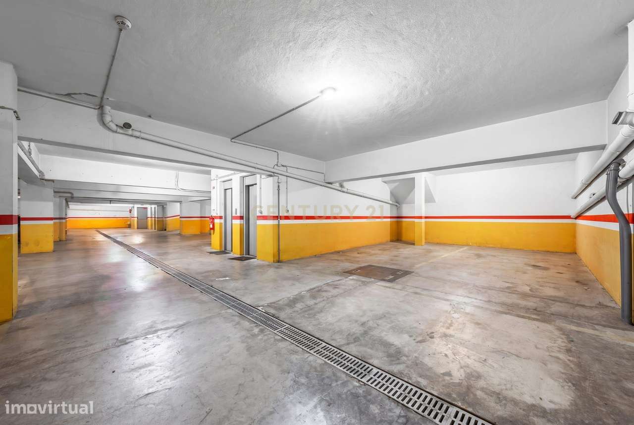 Apartamento T2 em Montijo com Parqueamento e Varandas-22