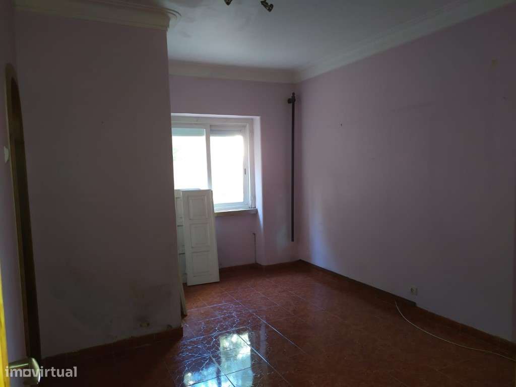 Apartamento T2 com localização privilegiada na Venteira, Amadora.-7