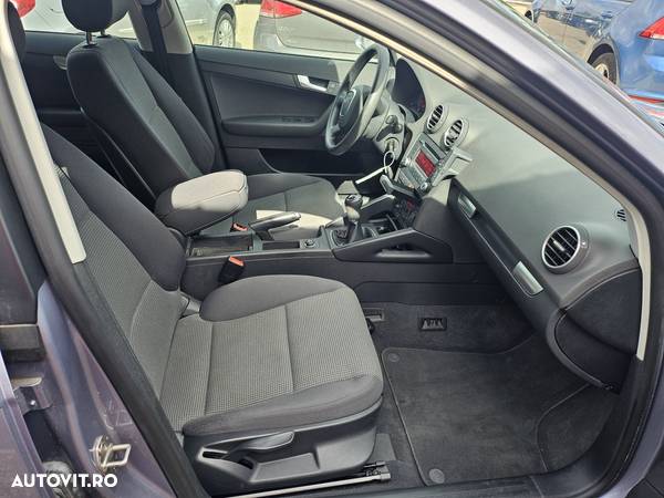 Audi A3 Sportback 1.6 FSI Ambiente - 9