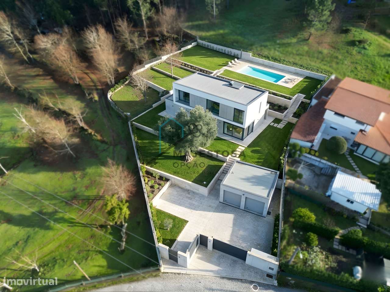 Terreno Urbano com 1.335 m² — Arosa, Guimarães-0